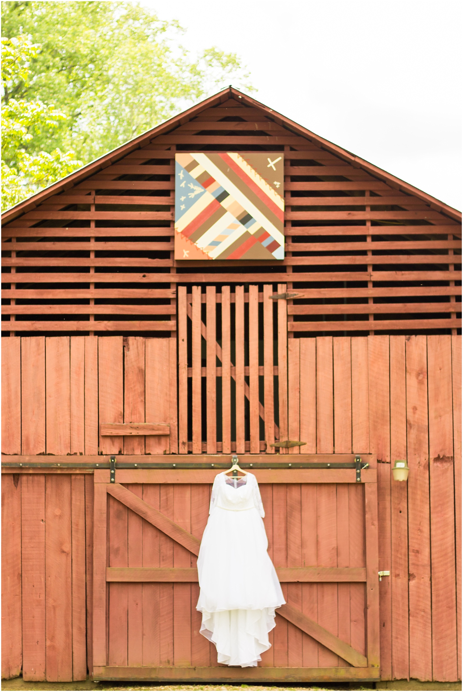 Kayla + Zach - A Historic Carson House Wedding // Alyssa Brooke Photography // #weddings #ashevilleweddings #ncweddings #alyssabrookephotography #rusticwedding #barnwedding #springflorals